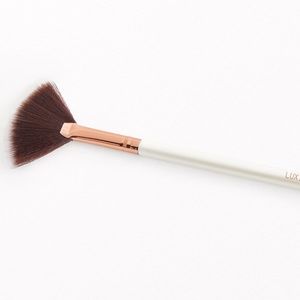 Medium Fan Flawless Brush